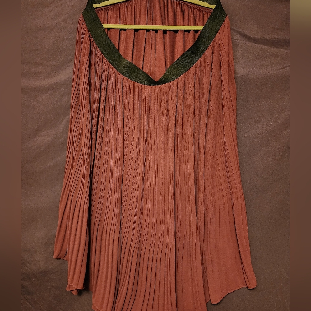 Pleated midi length skirt
